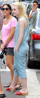 Dakota Fanning feet photo thumbnail