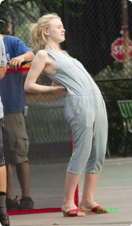 Dakota Fanning feet photo thumbnail