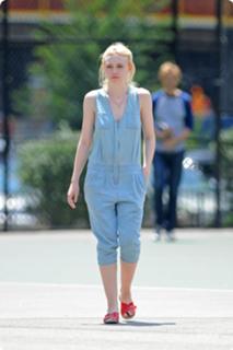 Dakota Fanning feet photo thumbnail