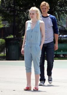 Dakota Fanning feet photo thumbnail