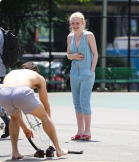 Dakota Fanning feet photo thumbnail