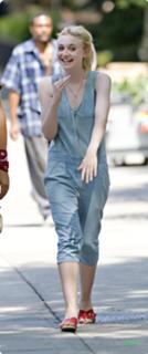 Dakota Fanning feet photo thumbnail