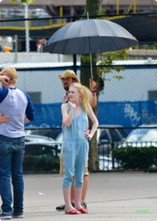 Dakota Fanning feet photo thumbnail