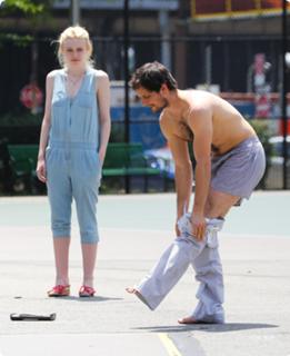 Dakota Fanning feet photo thumbnail