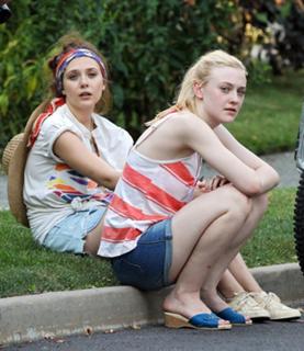 Dakota Fanning feet photo thumbnail
