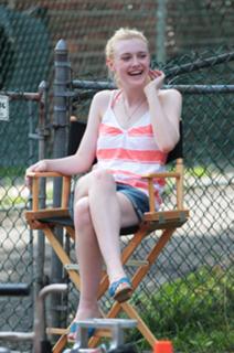 Dakota Fanning feet photo thumbnail