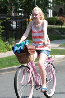 Dakota Fanning feet photo thumbnail