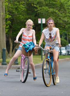 Dakota Fanning feet photo thumbnail