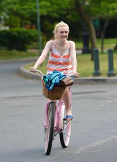 Dakota Fanning feet photo thumbnail