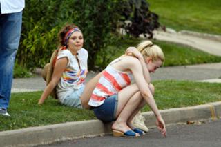 Dakota Fanning feet photo thumbnail