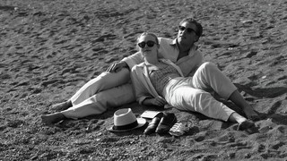 Dakota Fanning feet photo thumbnail