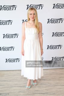 Dakota Fanning feet photo thumbnail