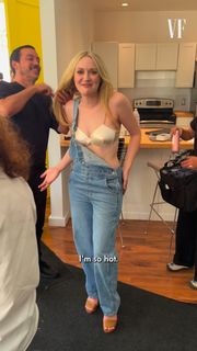 Dakota Fanning feet photo thumbnail