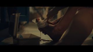 Dakota Fanning feet photo thumbnail