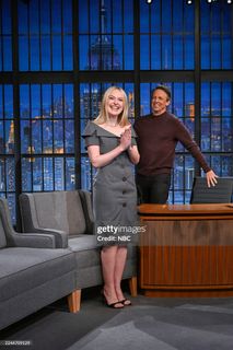 Dakota Fanning feet photo thumbnail