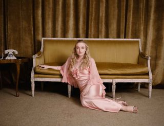 Dakota Fanning feet photo thumbnail