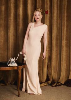 Dakota Fanning feet photo thumbnail