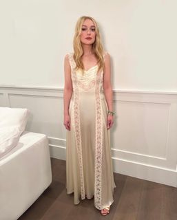 Dakota Fanning feet photo 9