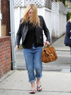 Dakota Fanning feet photo thumbnail