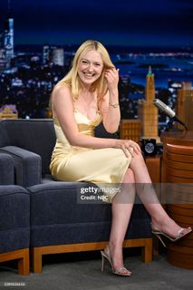 Dakota Fanning feet photo 20