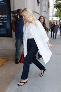 Dakota Fanning feet photo 14