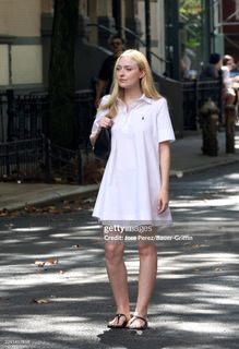 Dakota Fanning feet photo 17