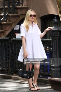 Dakota Fanning feet photo 16