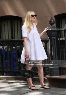 Dakota Fanning feet photo 15