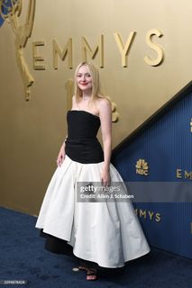 Dakota Fanning feet photo 10