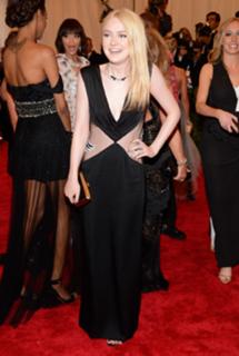 Dakota Fanning feet photo thumbnail