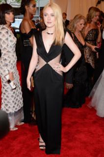 Dakota Fanning feet photo thumbnail