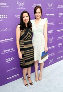 Dakota Johnson feet photo thumbnail
