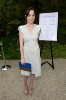 Dakota Johnson feet photo thumbnail