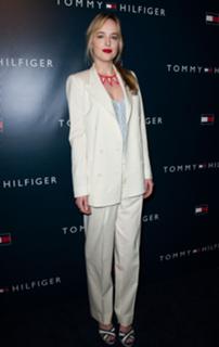 Dakota Johnson feet photo thumbnail