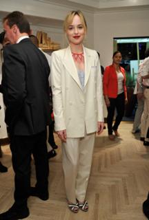 Dakota Johnson feet photo thumbnail