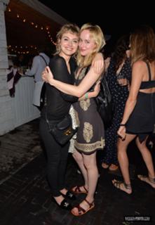 Dakota Johnson feet photo thumbnail