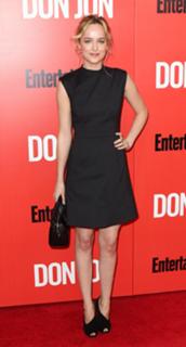 Dakota Johnson feet photo thumbnail