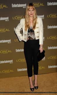 Dakota Johnson feet photo thumbnail