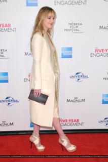 Dakota Johnson feet photo thumbnail