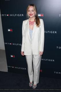 Dakota Johnson feet photo thumbnail