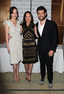 Dakota Johnson feet photo thumbnail