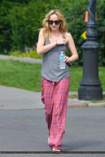 Dakota Johnson feet photo thumbnail