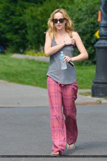 Dakota Johnson feet photo thumbnail