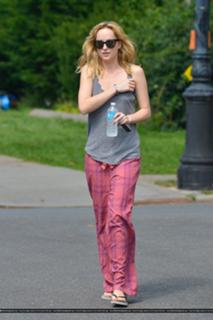 Dakota Johnson feet photo thumbnail