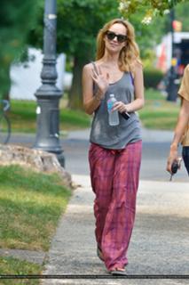Dakota Johnson feet photo thumbnail