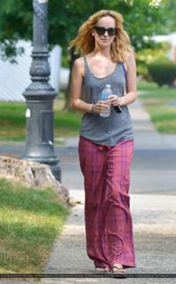 Dakota Johnson feet photo thumbnail