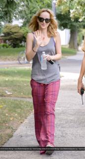 Dakota Johnson feet photo thumbnail