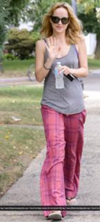 Dakota Johnson feet photo thumbnail