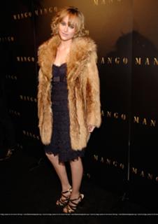Dakota Johnson feet photo thumbnail