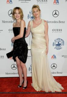 Dakota Johnson feet photo thumbnail